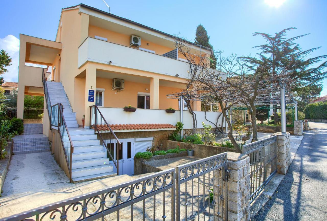Apartments Petra Krk Town Luaran gambar