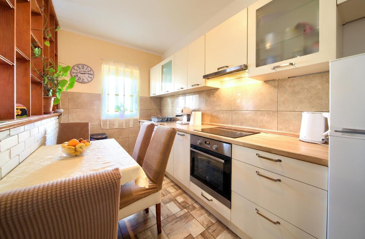 Apartments Petra Krk Town Luaran gambar