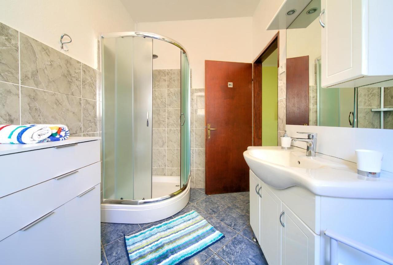 Apartments Petra Krk Town Luaran gambar