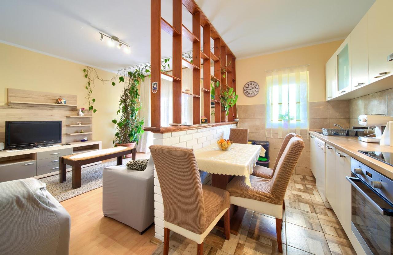 Apartments Petra Krk Town Luaran gambar