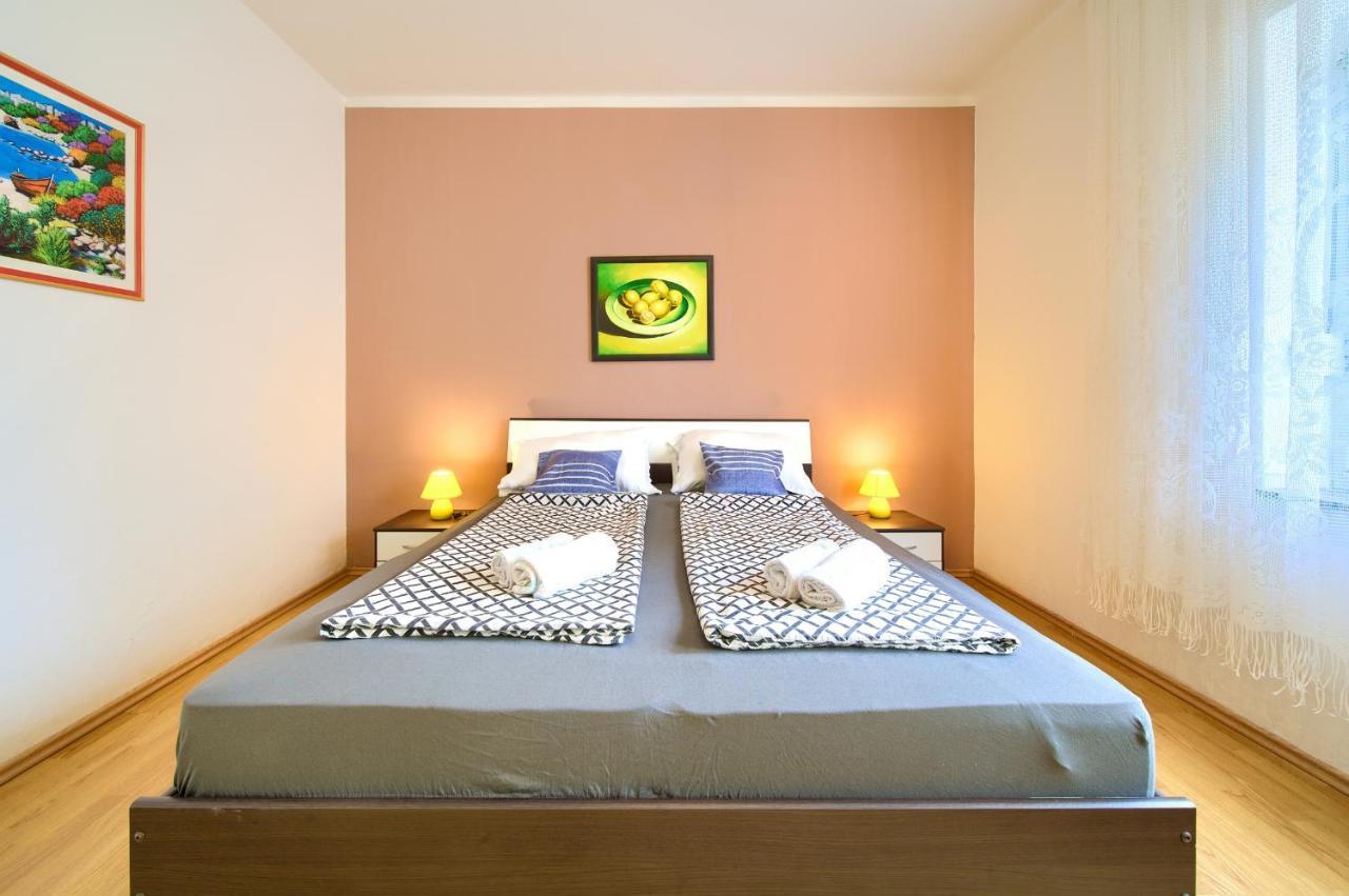 Apartments Petra Krk Town Luaran gambar