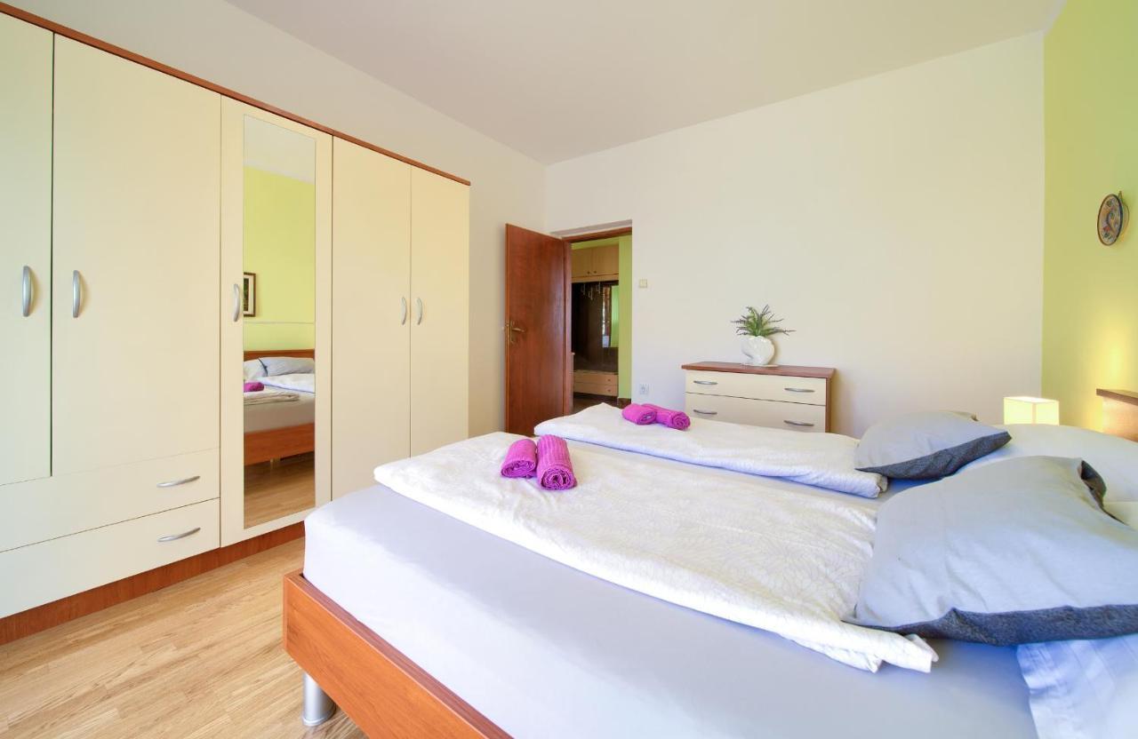 Apartments Petra Krk Town Luaran gambar