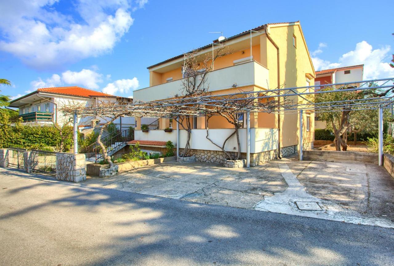 Apartments Petra Krk Town Luaran gambar