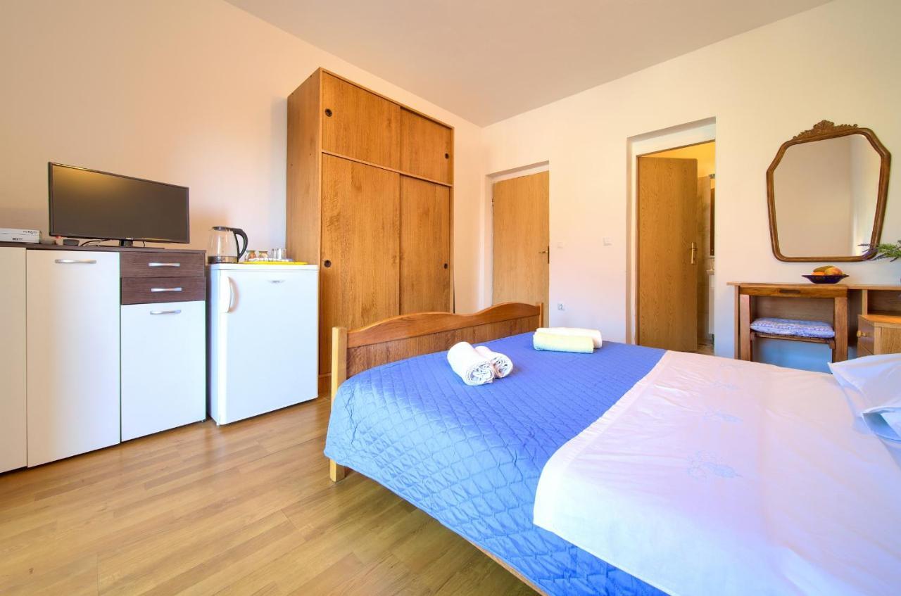 Apartments Petra Krk Town Luaran gambar