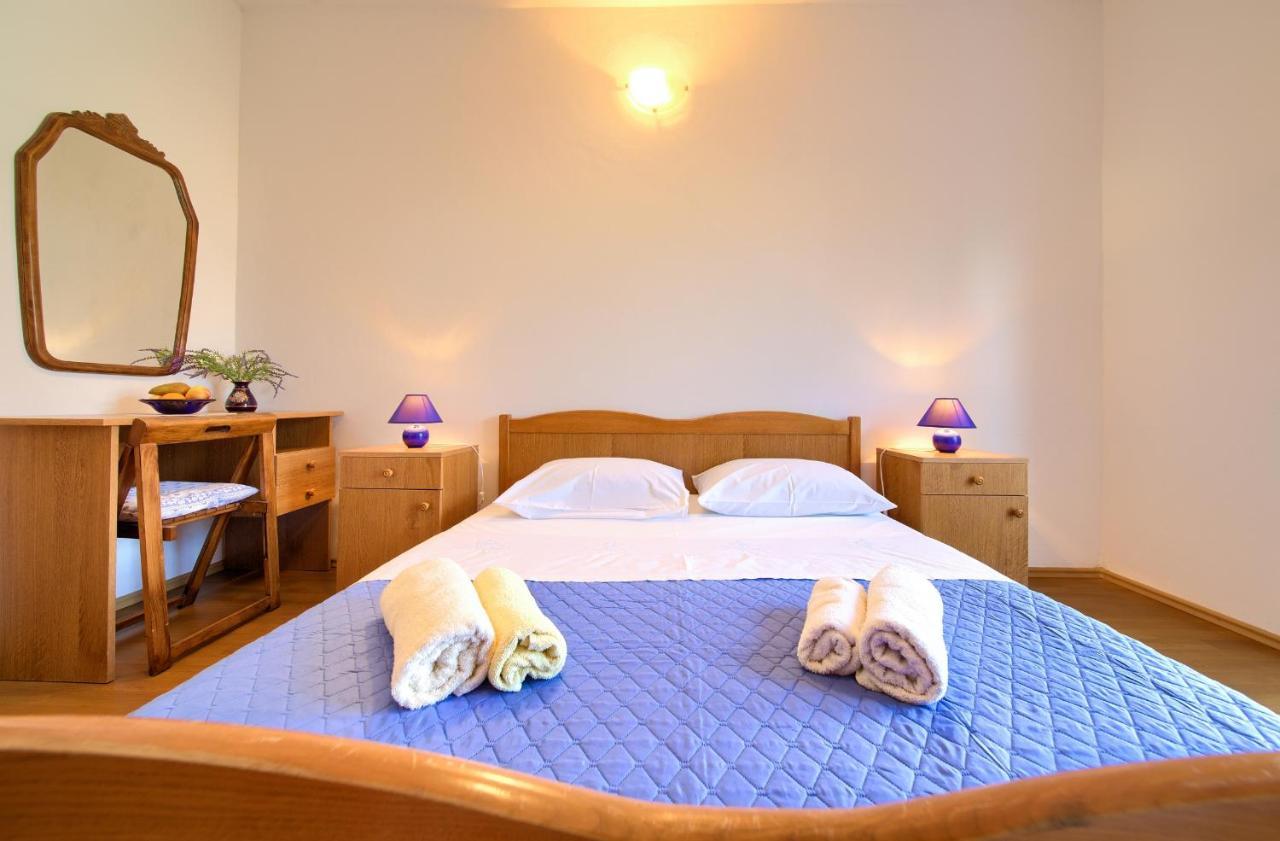 Apartments Petra Krk Town Luaran gambar