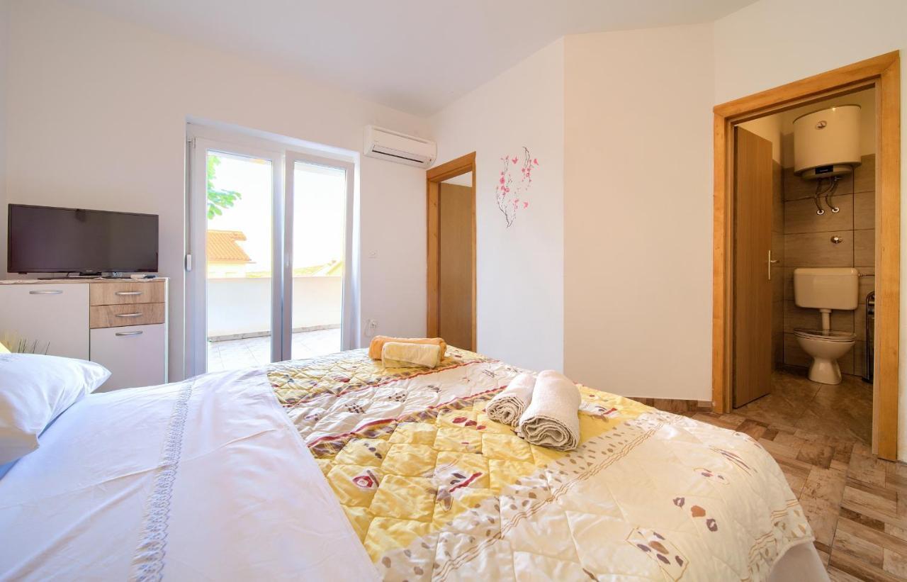Apartments Petra Krk Town Luaran gambar