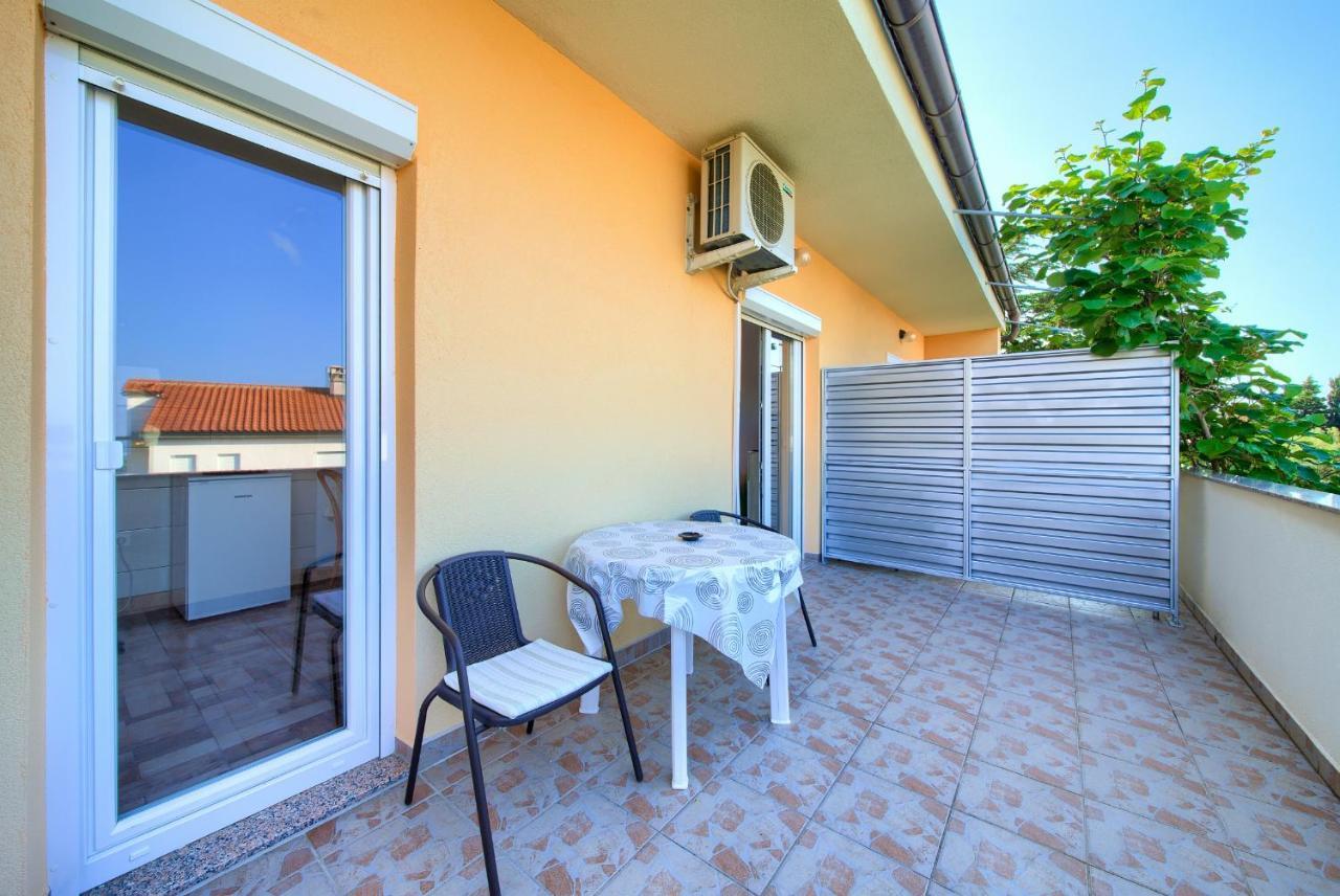 Apartments Petra Krk Town Luaran gambar
