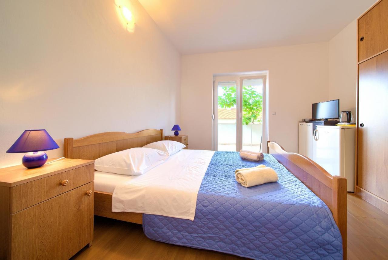 Apartments Petra Krk Town Luaran gambar