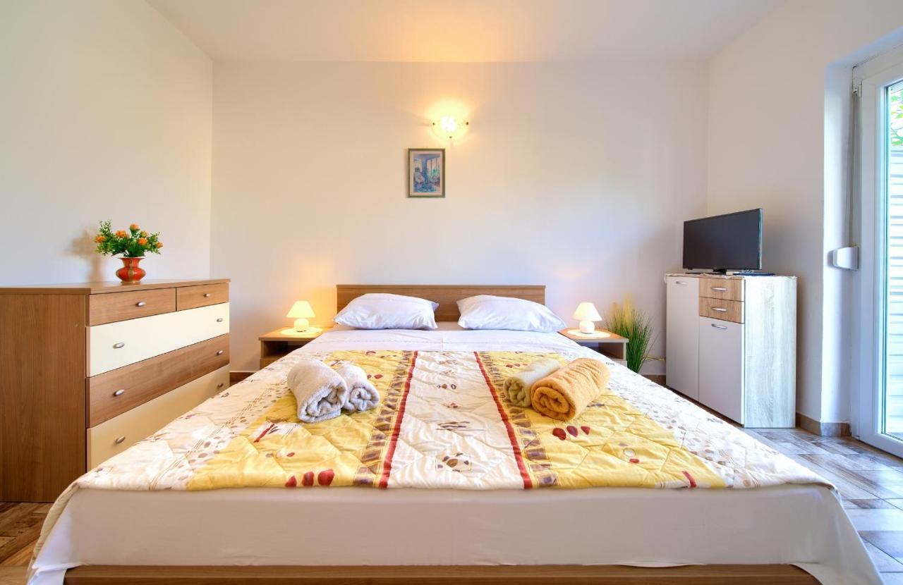 Apartments Petra Krk Town Luaran gambar