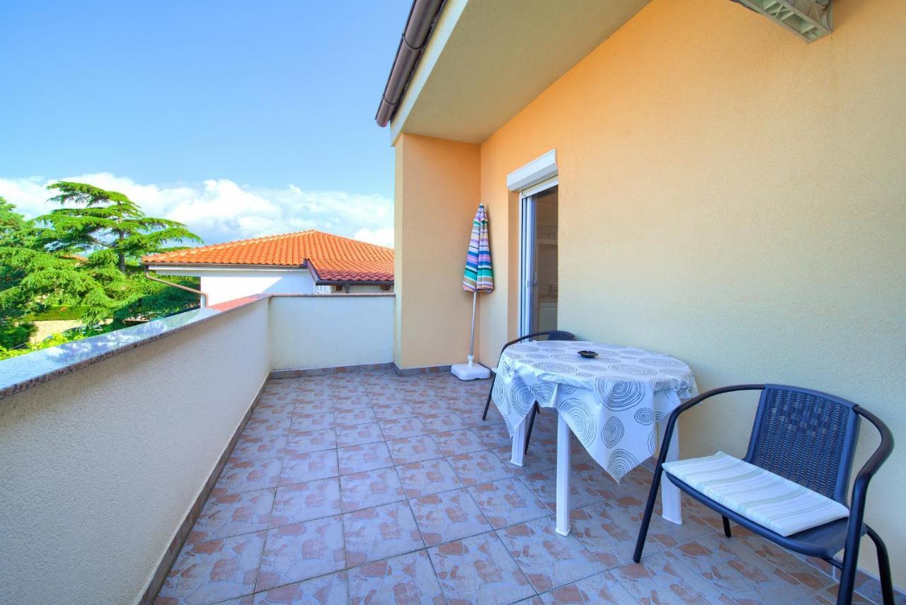 Apartments Petra Krk Town Luaran gambar