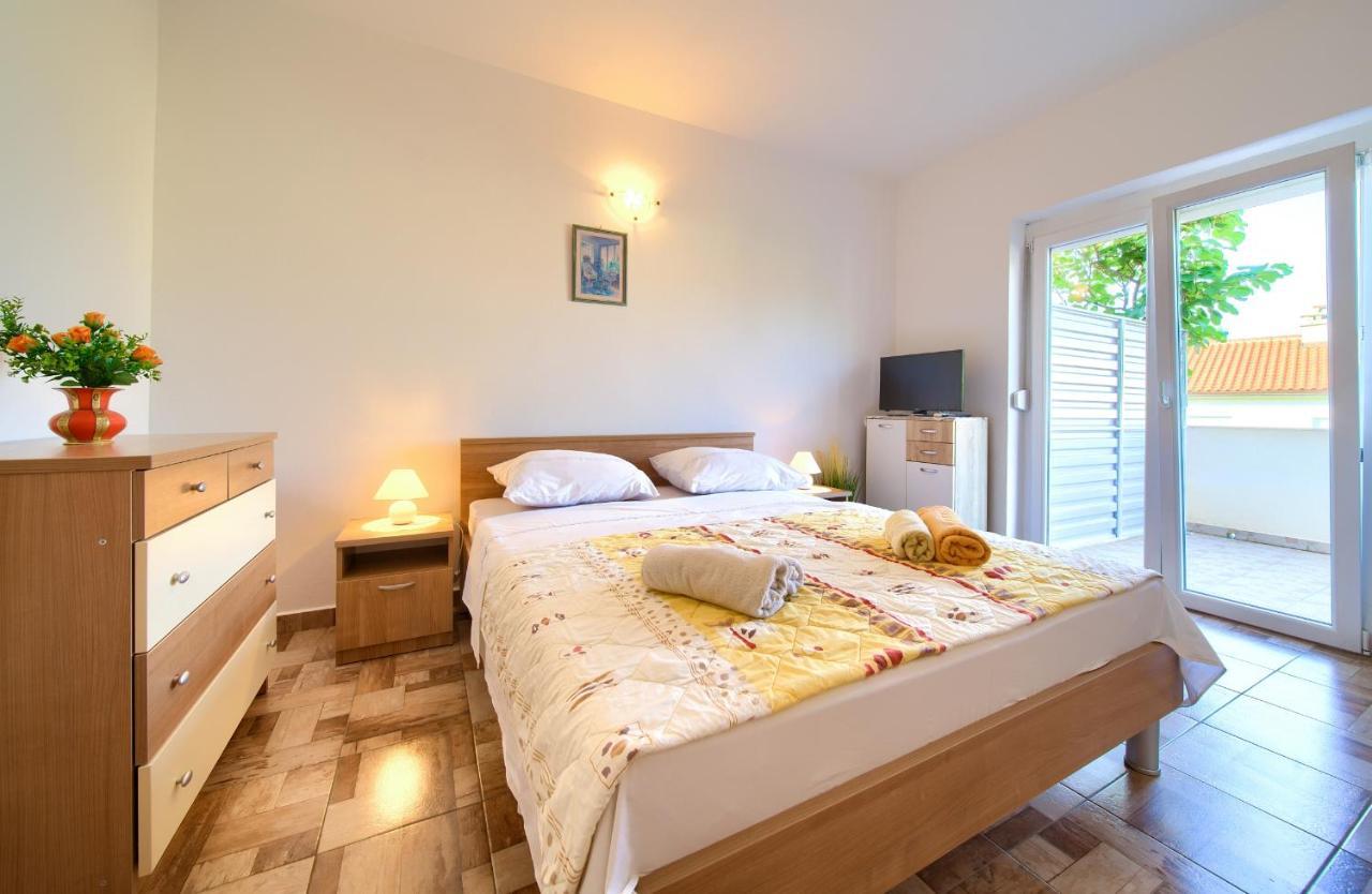 Apartments Petra Krk Town Luaran gambar
